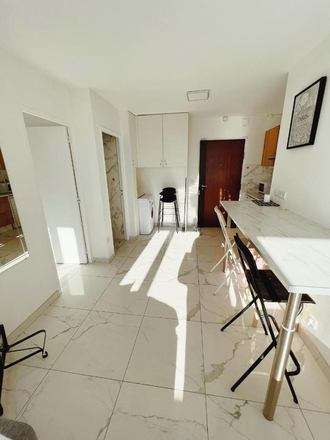 Apartment Near Subway And Supermarket Paris Exterior foto